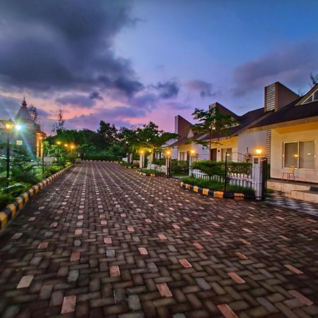 Pushpam Sanskruti Resort Karjat - A Pure Veg Resort Dhamni Kültér fotó