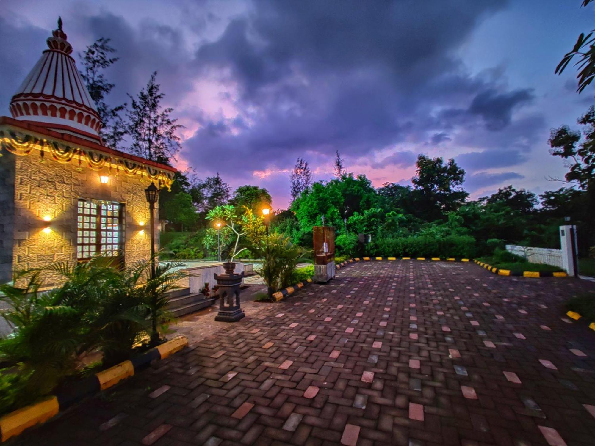 Pushpam Sanskruti Resort Karjat - A Pure Veg Resort Dhamni Kültér fotó