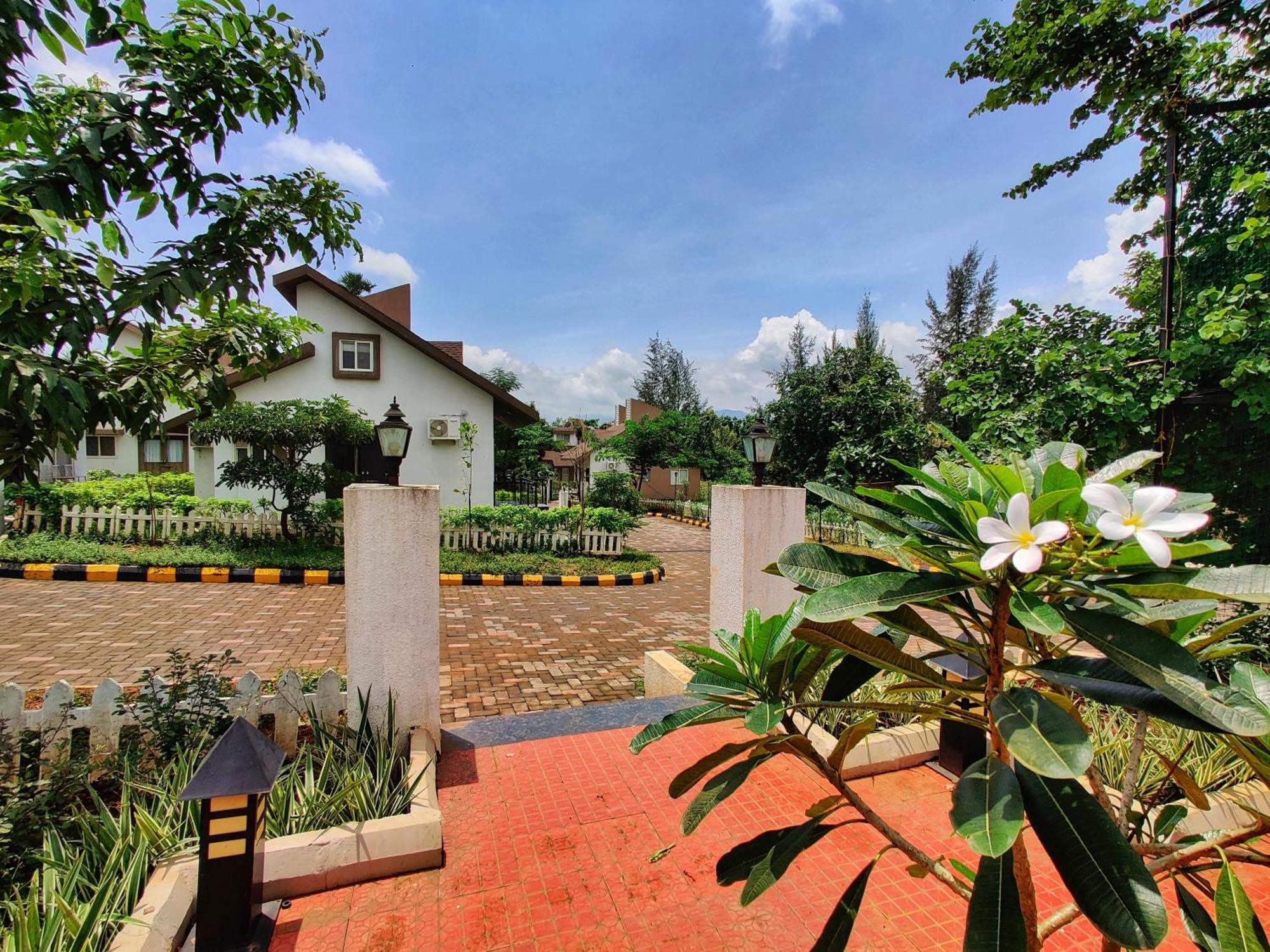 Pushpam Sanskruti Resort Karjat - A Pure Veg Resort Dhamni Kültér fotó