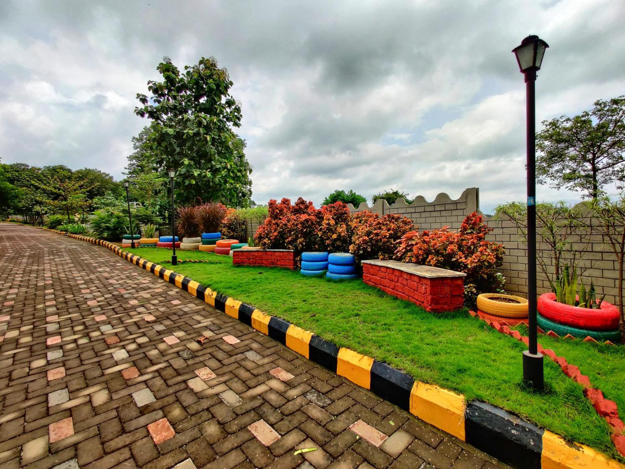 Pushpam Sanskruti Resort Karjat - A Pure Veg Resort Dhamni Kültér fotó