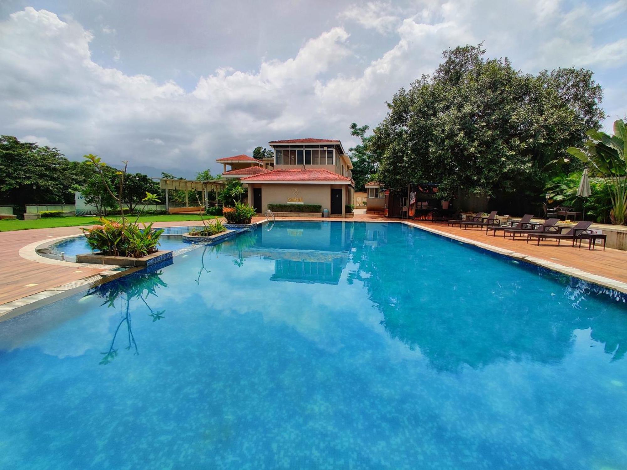 Pushpam Sanskruti Resort Karjat - A Pure Veg Resort Dhamni Kültér fotó