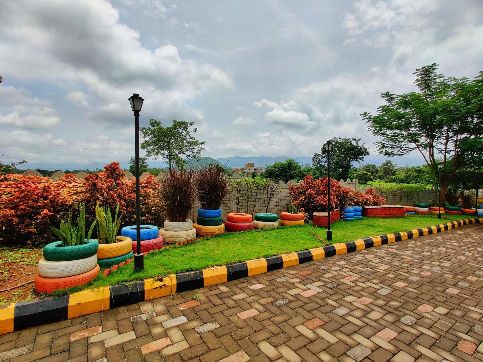Pushpam Sanskruti Resort Karjat - A Pure Veg Resort Dhamni Kültér fotó